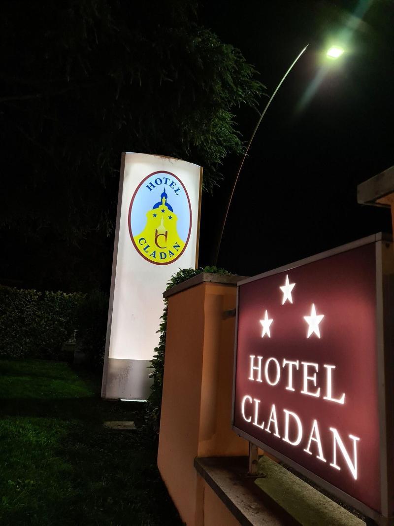 Hotel Cladan أسيسي المظهر الخارجي الصورة