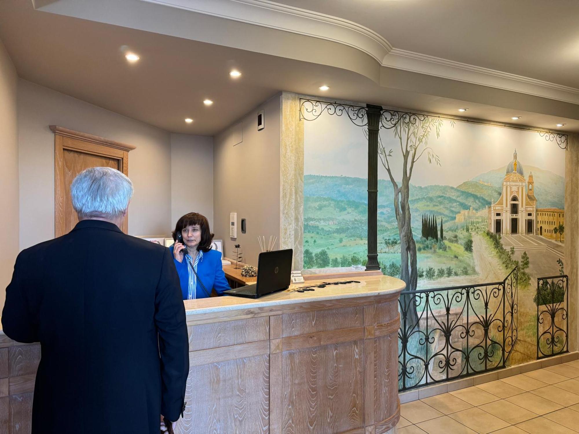 Hotel Cladan أسيسي المظهر الخارجي الصورة