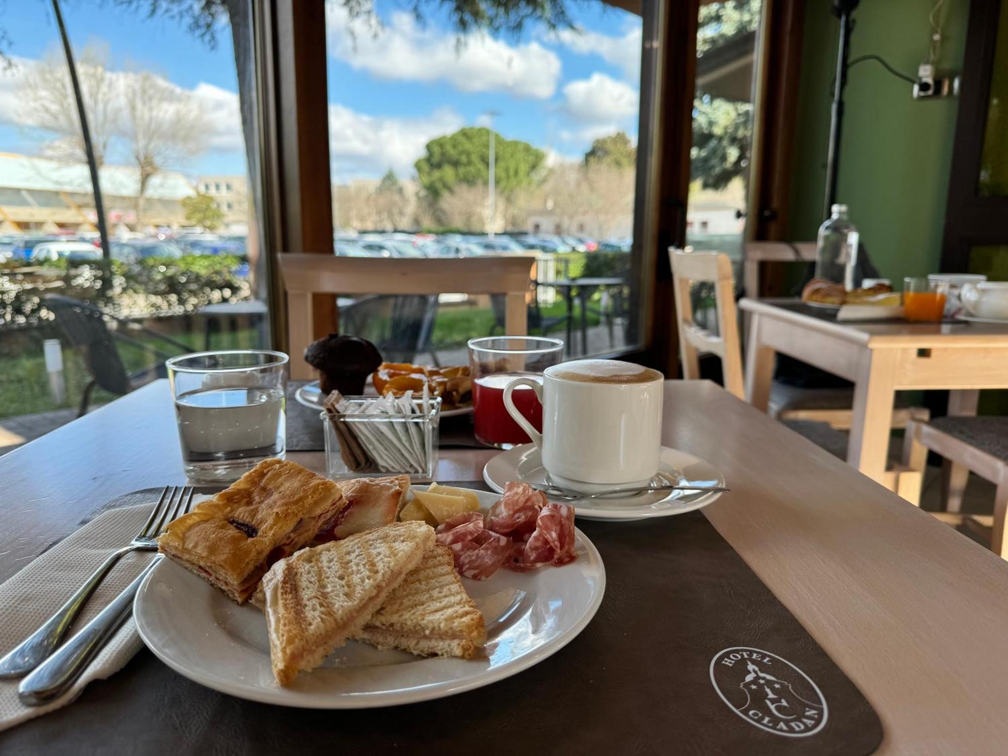 Hotel Cladan أسيسي المظهر الخارجي الصورة