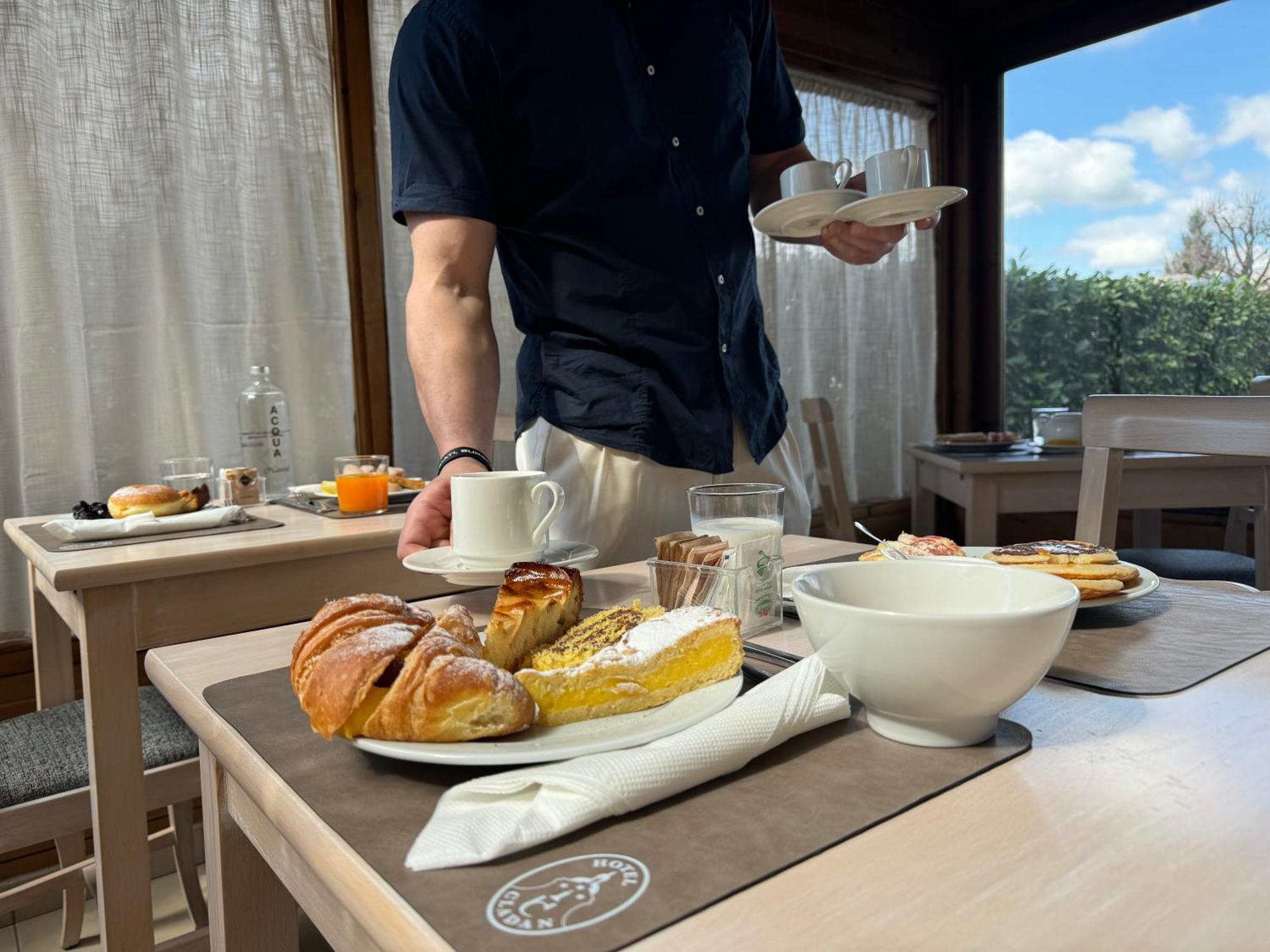 Hotel Cladan أسيسي المظهر الخارجي الصورة