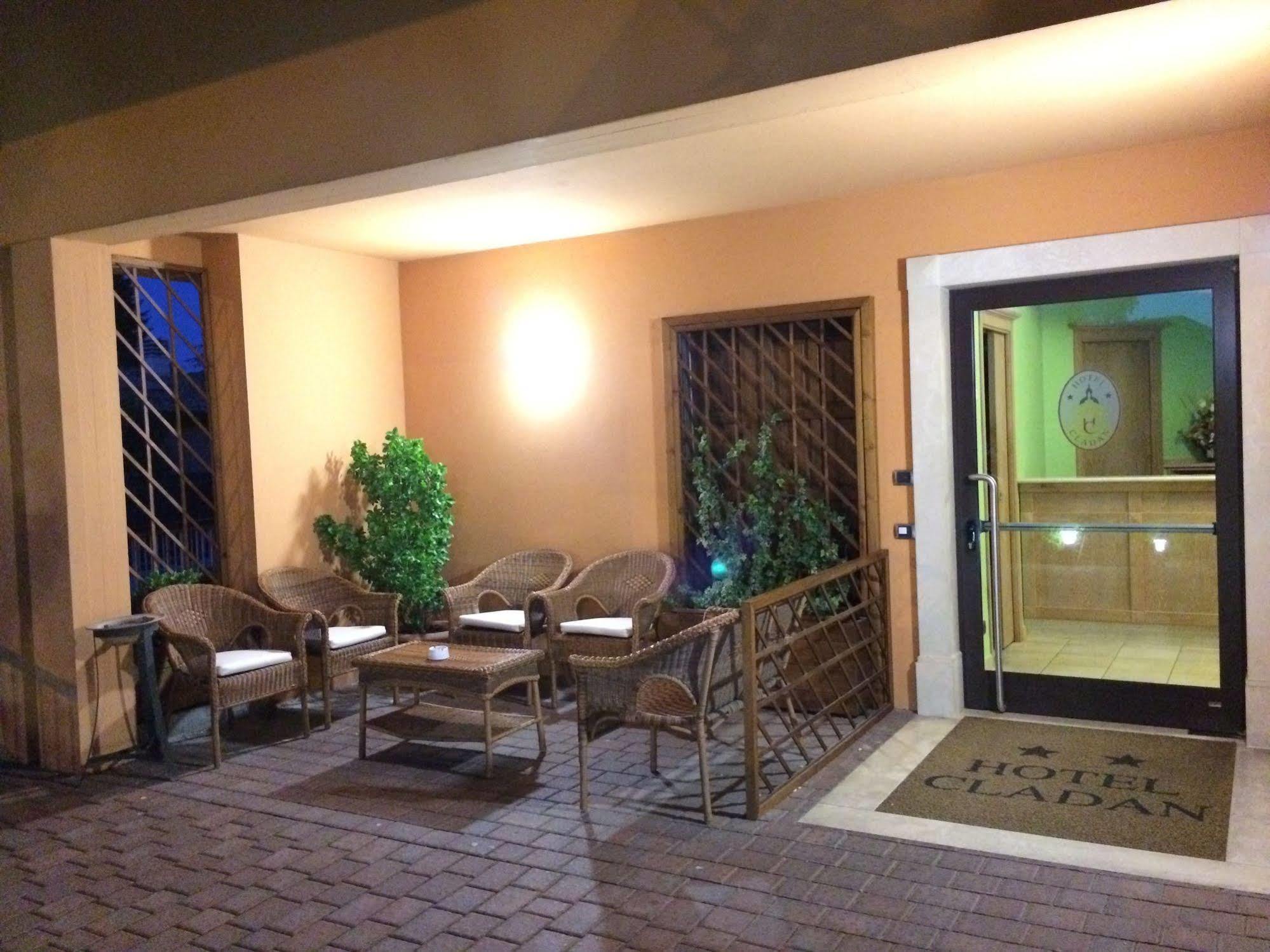 Hotel Cladan أسيسي المظهر الخارجي الصورة